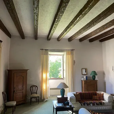 Le Chateau De Savigny