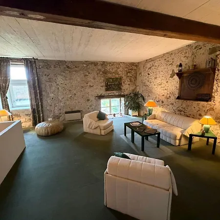 Le Chateau De Savigny